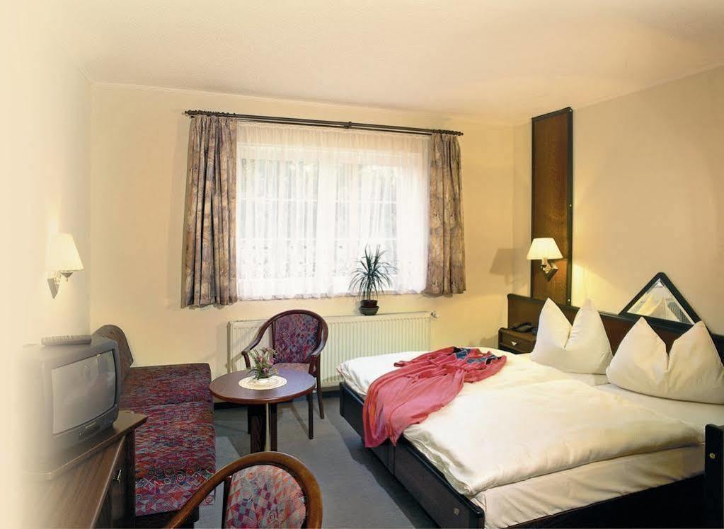 Familienhotel Zur Linde Panschwitz-Kuckau Exterior foto